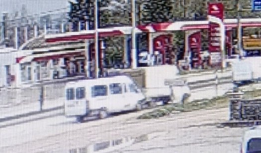 Minibüsün kamyonete iki kez çarptığı kaza kamerada; 4 yaralı