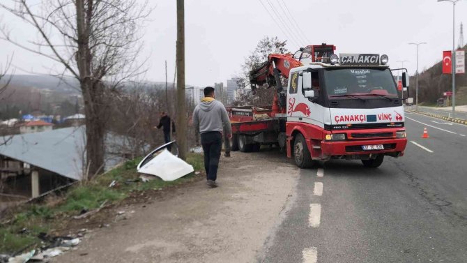 Otomobil şarampole uçtu