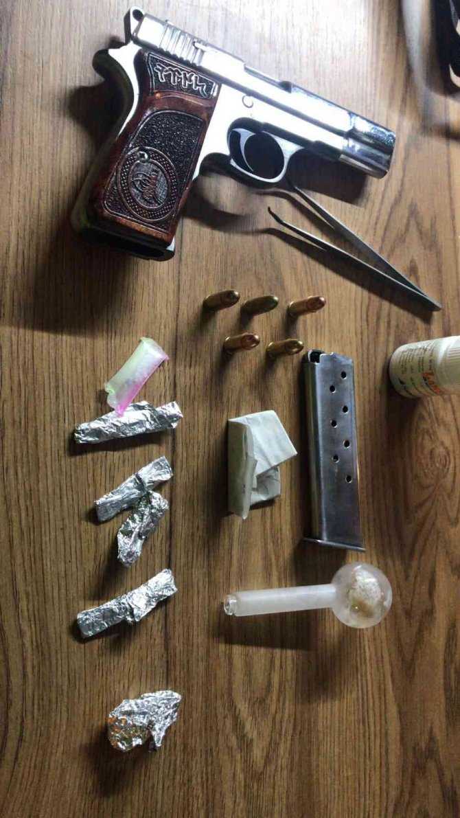 Şüpheli hareketleri ele verdi, üzerinden uyuşturucu çıktı