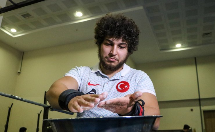 'Yürüyemezsin' denilen Tarık, başarıdan başarıya koşuyor