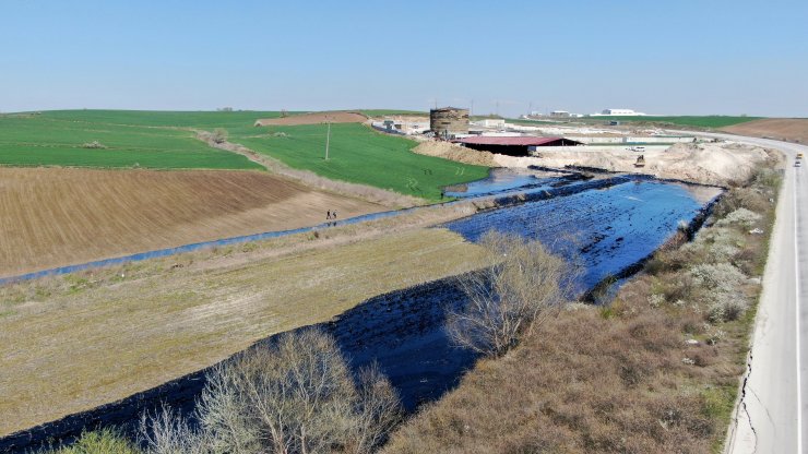 Zift dolu havuz patladı