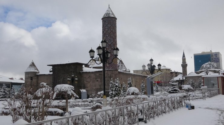 Erzurum, Ardahan ve Kars'ta nisan karı