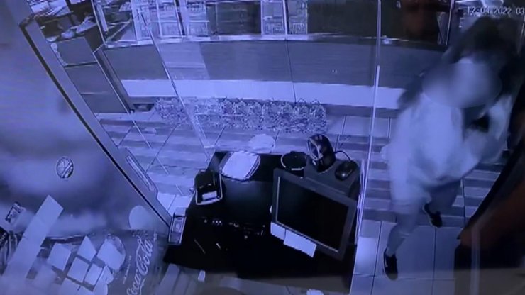 Fırının kapısını açık buldular, kasadan para çaldılar 