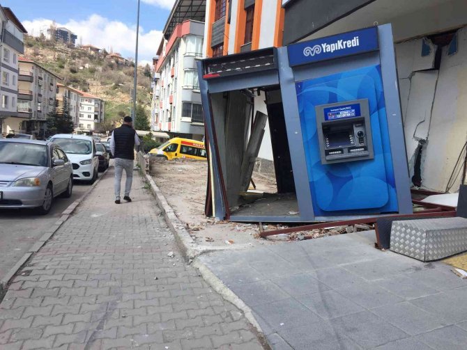 Freni patlayan dolmuşun kaza anı güvenlik kameralarına yansıdı