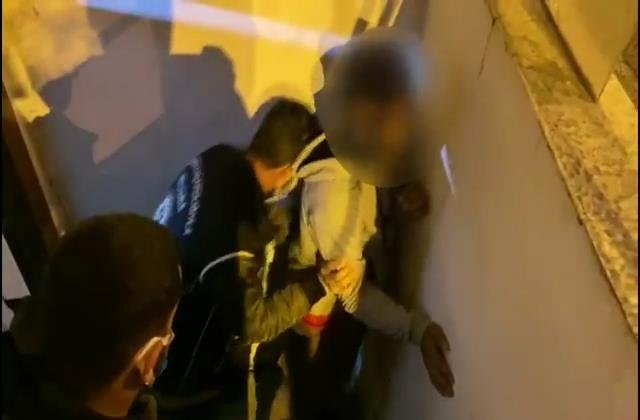 Kadınların gizlice videolarını çekip paylaşan 2 kişi gözaltına alındı