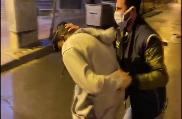 Kadınların gizlice videolarını çekip paylaşan 2 kişi gözaltına alındı