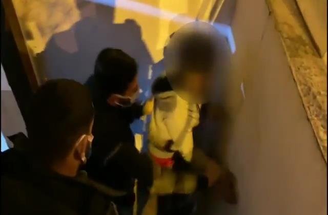 Kadınların gizlice videolarını çekip paylaşan 2 kişi gözaltına alındı