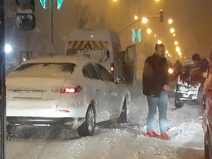 Nisan 'kar'ı manzaraları