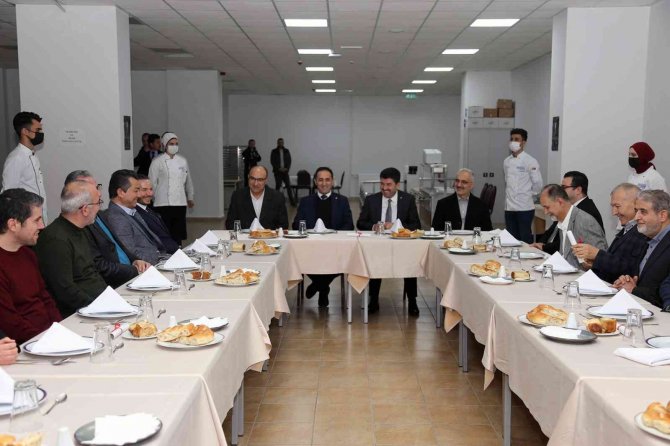 Öğrenciler tecrübelerini iftar yemeğiyle pekiştirdi