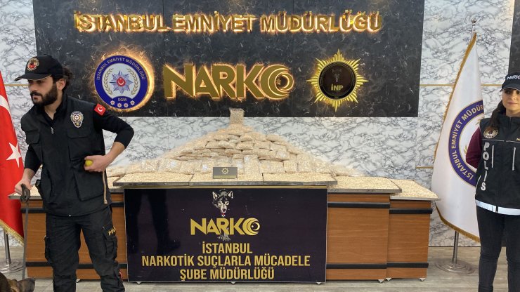 Otomobil bagajından 900 bin adet uyuşturucu hap çıktı