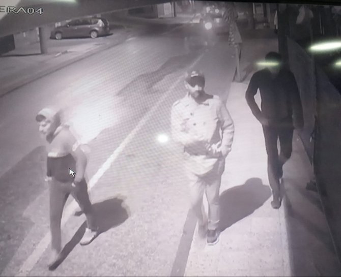 Sahurda şok...3 kişi gelip otomobilini böyle çaldılar