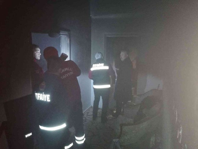 Sobadan sıçrayan kıvılcım evi yaktı