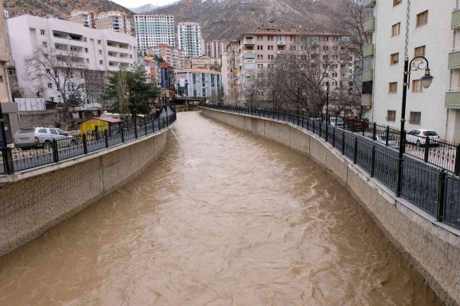 Türkiye’nin en hızlı akan çayında artan su seviyesi korkutuyor