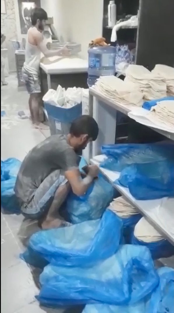 Yere dökülen unlarla lavaş yaptı! 'Görüntüler kurguydu' dedi.