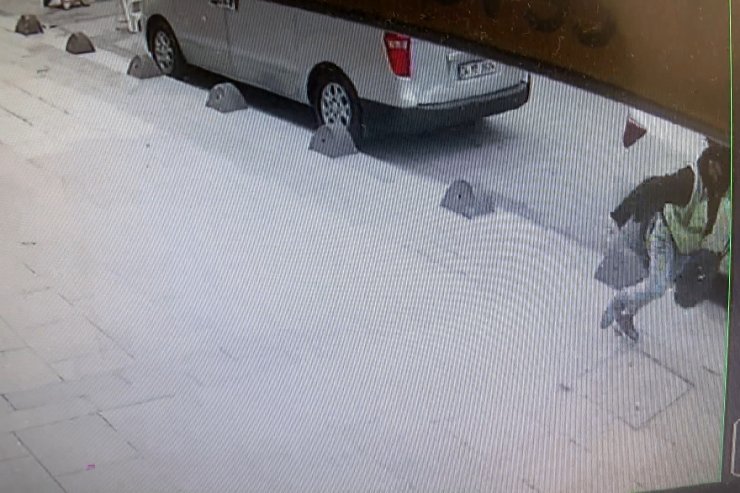 Yeşil yelek' ile  5 kilo altın çaldı