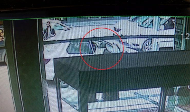 Yeşil yelek' ile  5 kilo altın çaldı