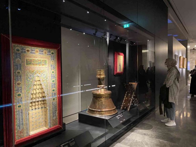 Asırlık seccadeler İslam Medeniyetleri Müzesi’nde görücüye çıktı