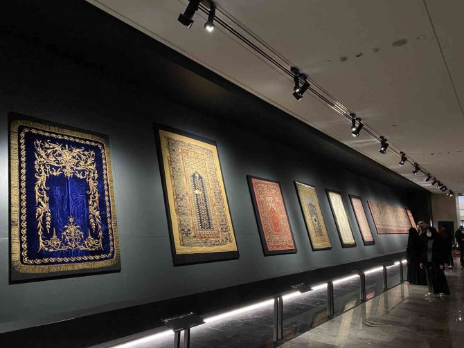 Asırlık seccadeler İslam Medeniyetleri Müzesi’nde görücüye çıktı