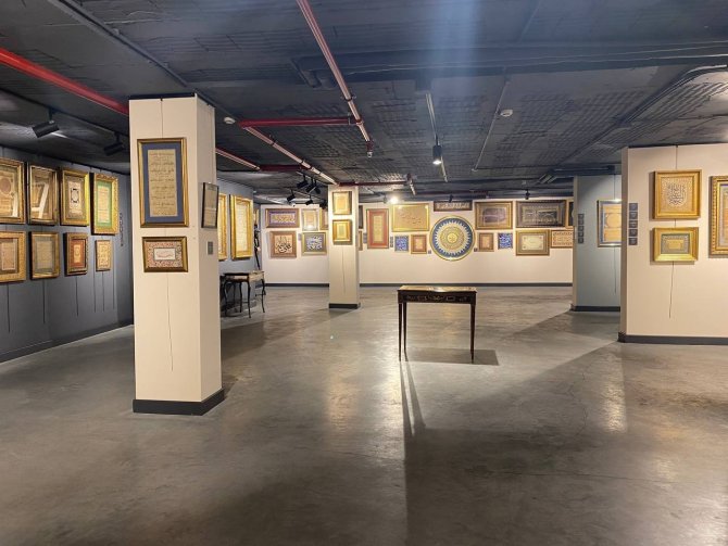 Bin 400 yıllık Kuran-ı Kerim sayfaları sergilendi