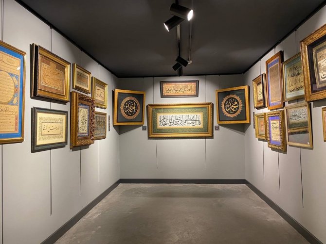 Bin 400 yıllık Kuran-ı Kerim sayfaları sergilendi