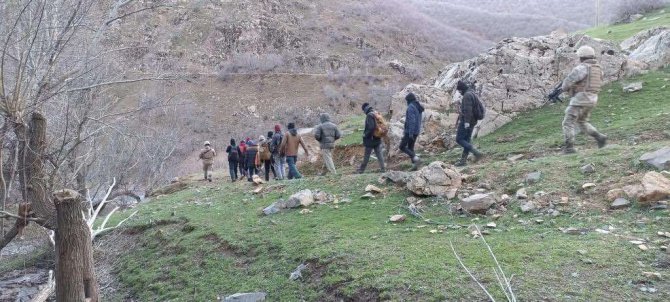 Bitlis’te 99 göçmen ve 6 organizatör yakalandı