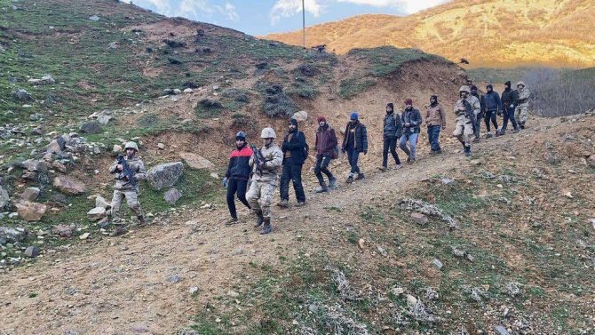 Bitlis’te 99 göçmen ve 6 organizatör yakalandı