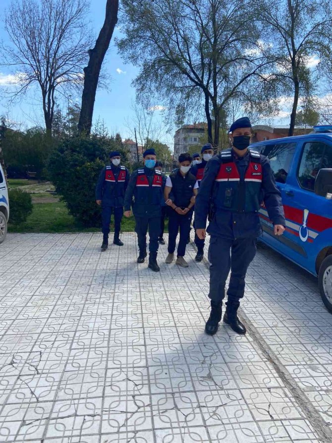 Çaldıkları motosikleti satmak için verdikleri ilan görenleri hayrete düşürdü