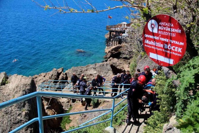 Çöp toplamak için çıktığı falezlerden düştü