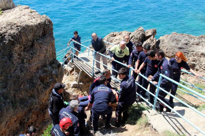 Çöp toplamak için çıktığı falezlerden düştü