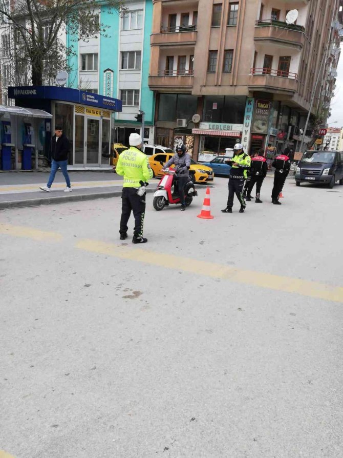 Çorum’da motosiklet sürücüleri denetlendi