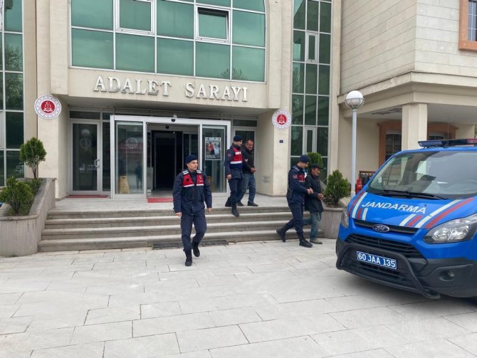 Demir direk hırsızlığı yapan 2 kişi tutuklandı