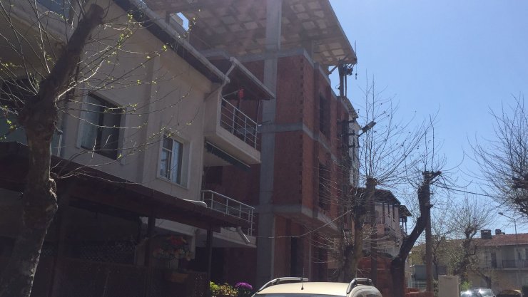 Eşinin göğsünden bıçakladığı Yasemin yoğun bakımda