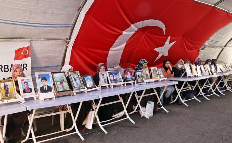 Evlat nöbetindeki anneden kızına: Yeter artık geri dön