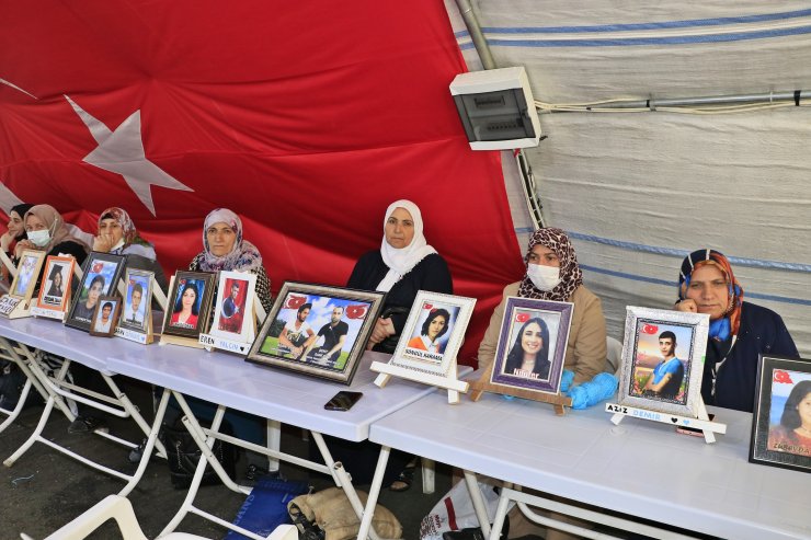 Evlat nöbetindeki anneden kızına: Yeter artık geri dön