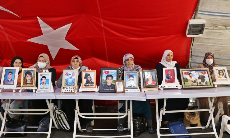 Evlat nöbetindeki anneden kızına: Yeter artık geri dön