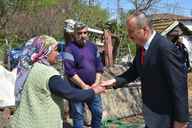 Evleriyle birlikte tüp bebek hayalleri de yanan aileye, valilik sahip çıktı