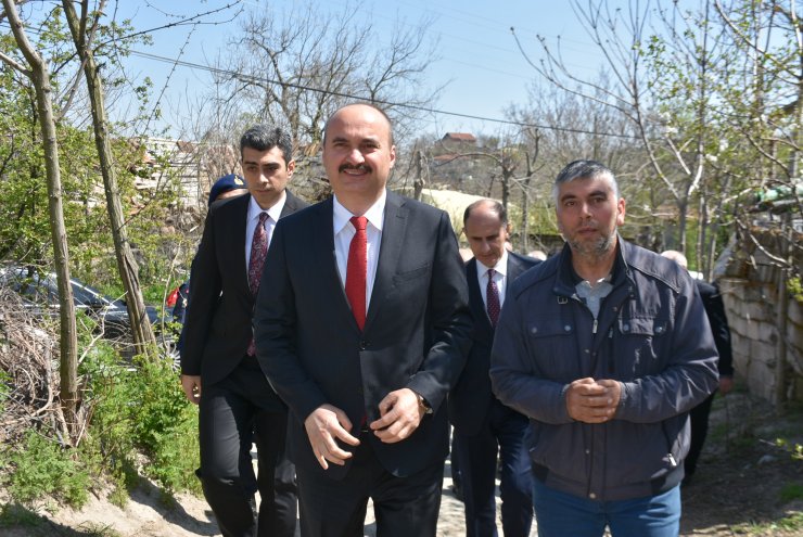 Evleriyle birlikte tüp bebek hayalleri de yanan aileye, valilik sahip çıktı