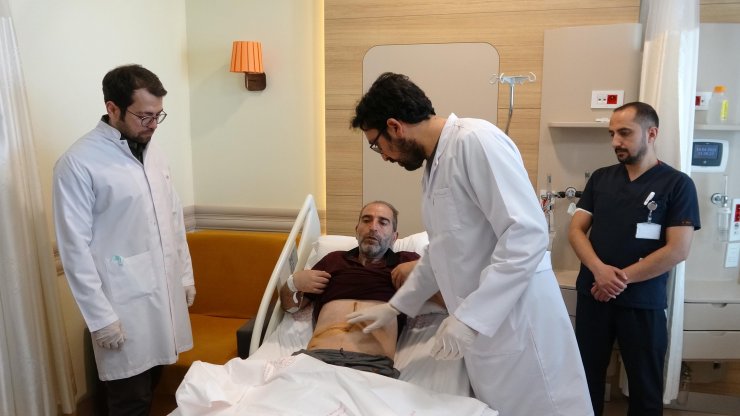 Halsizlik şikayetiyle gitti, karnından 20 santimlik kitle çıkarıldı