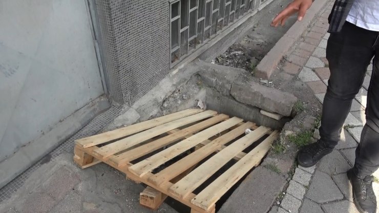 Haltercilere taş çıkartan hırsız, 70 kiloluk demir kapağı çaldı