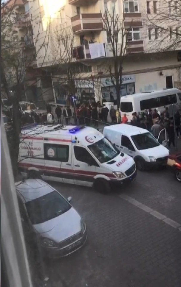 İki motosikletli önce yaraladıkları kişiyi geri gelip öldürdü