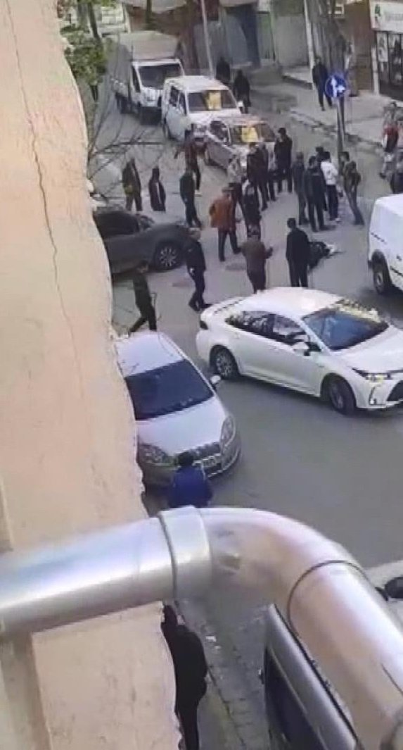 İki motosikletli önce yaraladıkları kişiyi geri gelip öldürdü