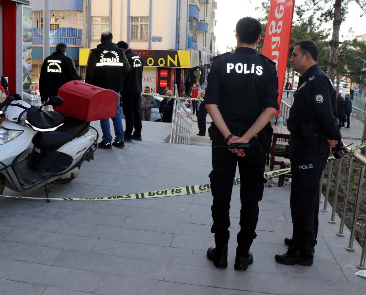 Kayseri'de trafikte yol verme kavgası: 3 yaralı