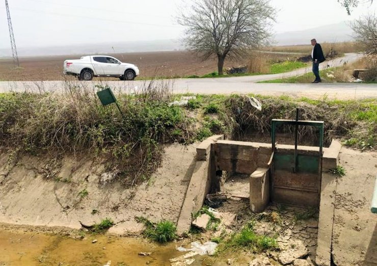 Köylere hizmet veren sulama kanalının 50 demir kapısı çalındı