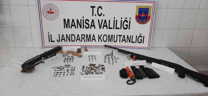 Tarihi eserleri satmak isterken jandarmaya yakalandı