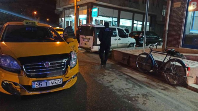 Ticari taksinin çarptığı çocuk yaralandı