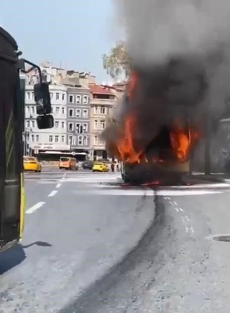 Yanan otobüsün sürücüsü: 40-45 yolcu vardı, tahliye ettim