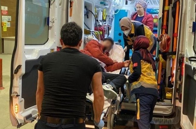 13 yaşındaki genç parkta bıçaklandı