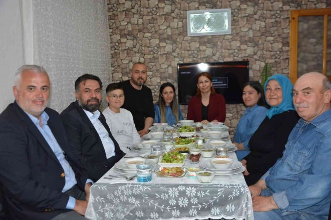 AK Parti Balıkesir İl Başkanı Dt. Ekrem Başaran, “Milletimizin yanında, milletimizle birlikteyiz”