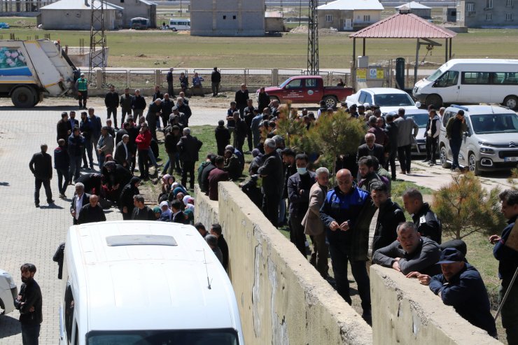 Araç çarpan motosikletin sürücüsü öldü