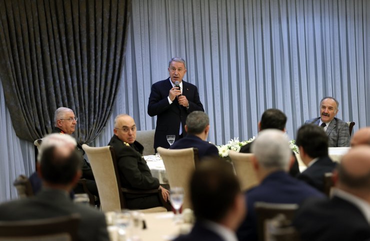 Bakan Akar, komutanlar ve savunma sanayi şirketlerinin temsilcileri ile İftar yaptı